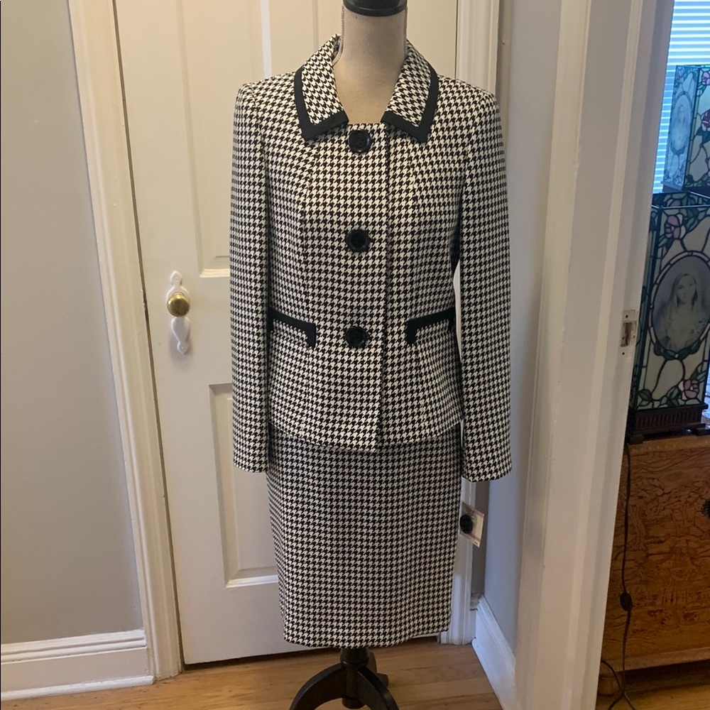 Kasper Black and White Blazer with Notched Collar